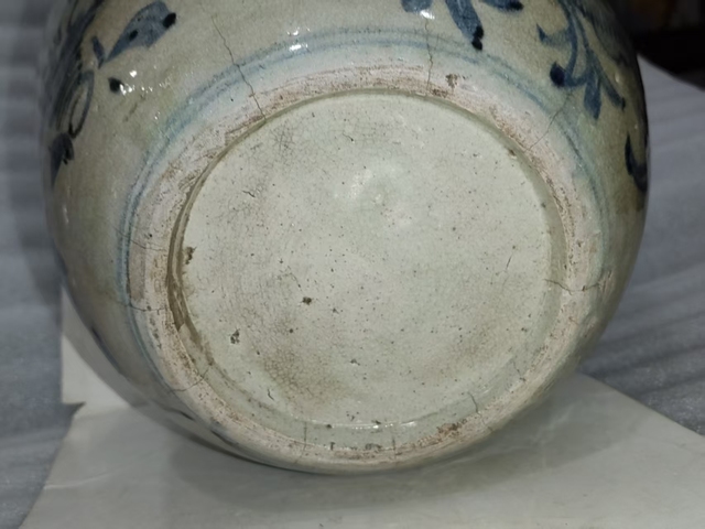 古玩陶瓷青花花卉紋罐真品鑒賞圖