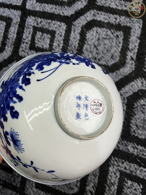 古玩陶瓷青花花卉紋碗真品鑒賞圖