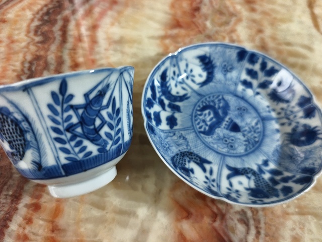 古玩陶瓷晚清青花魚藻紋杯碟真品鑒賞圖