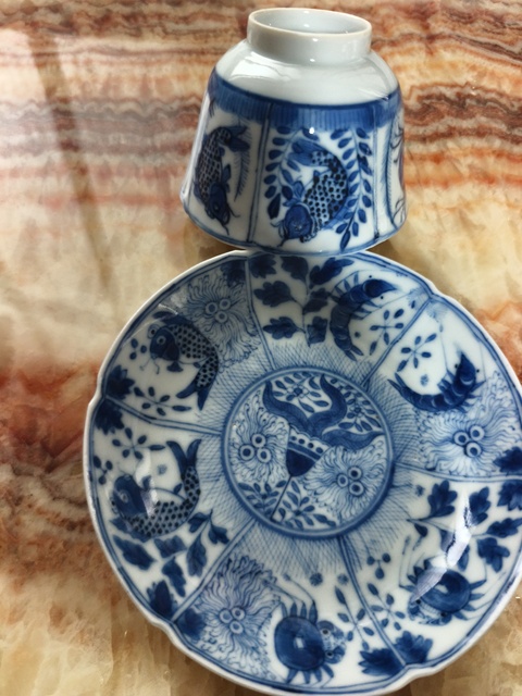 古玩陶瓷晚清青花魚藻紋杯碟真品鑒賞圖