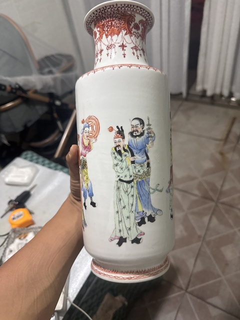 古玩陶瓷粉彩八蠻進寶人物故事紋棒槌瓶真品鑒賞圖