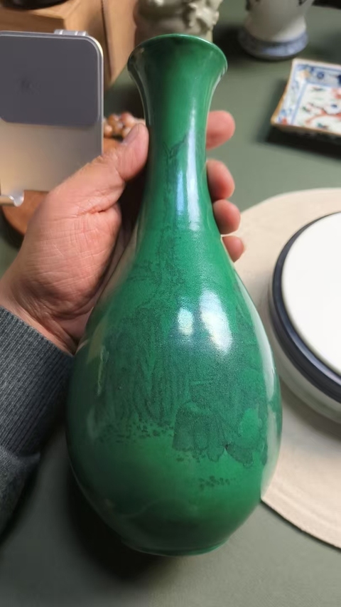 古玩陶瓷綠釉青花人物紋撇口瓶真品鑒賞圖