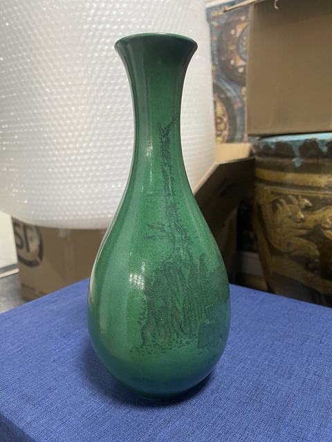 古玩陶瓷綠釉青花人物紋撇口瓶真品鑒賞圖