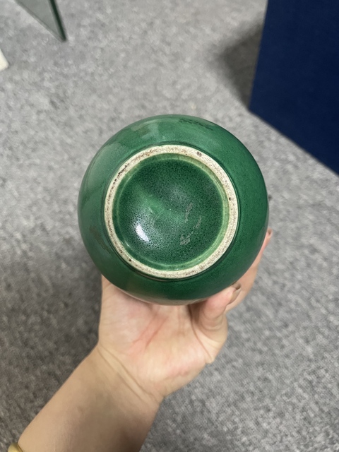 古玩陶瓷綠釉青花人物紋撇口瓶真品鑒賞圖