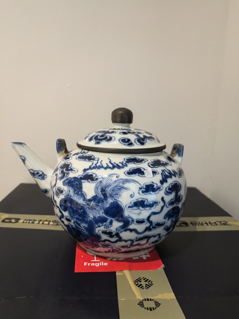 古玩陶瓷獅紋青花提梁壺（五世同堂）拍賣，當前價格4999元