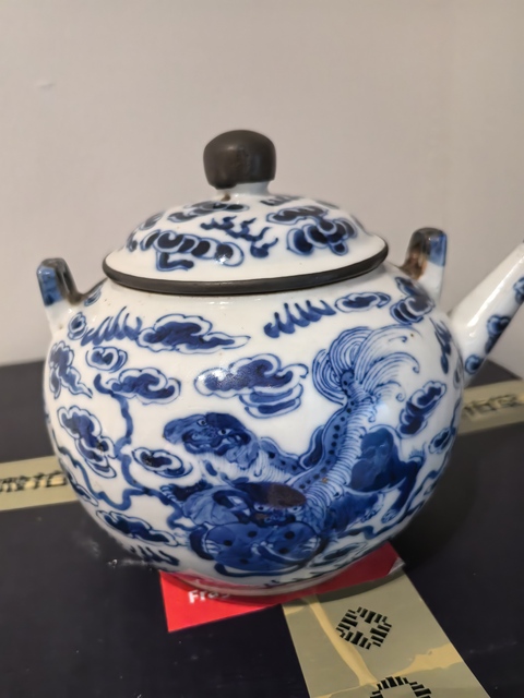 古玩陶瓷獅紋青花提梁壺（五世同堂）拍賣，當前價格4999元