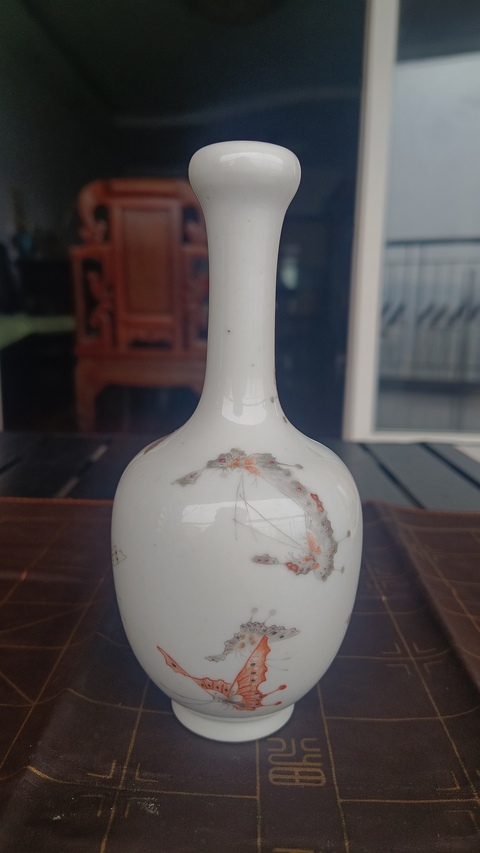 古玩陶瓷蝶紋蒜頭瓶真品鑒賞圖
