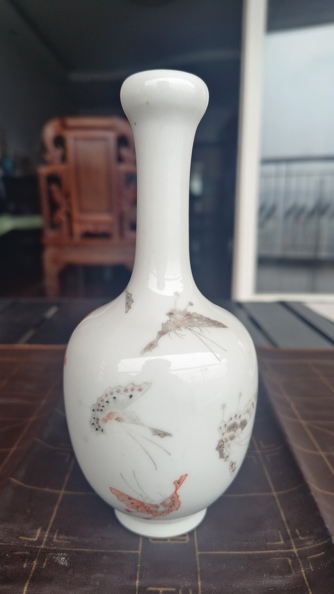古玩陶瓷蝶紋蒜頭瓶真品鑒賞圖
