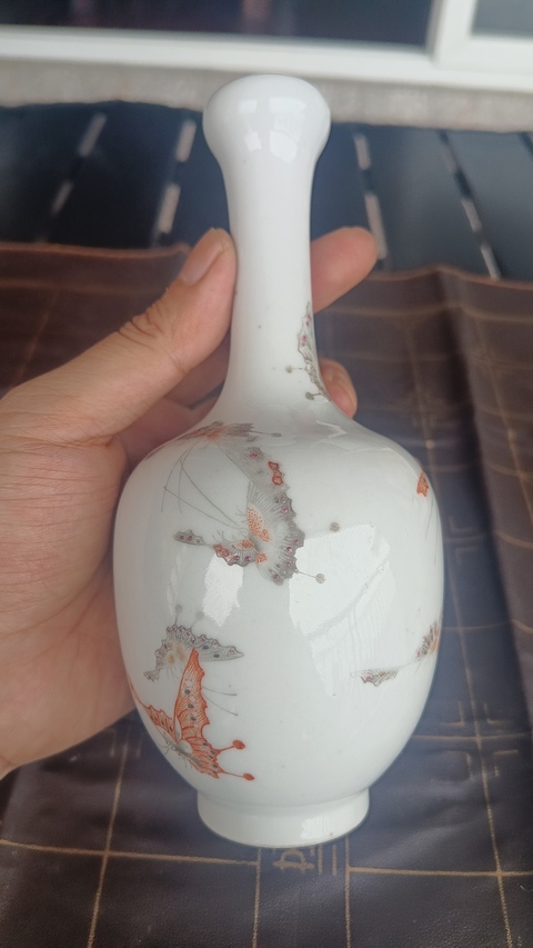 古玩陶瓷蝶紋蒜頭瓶真品鑒賞圖