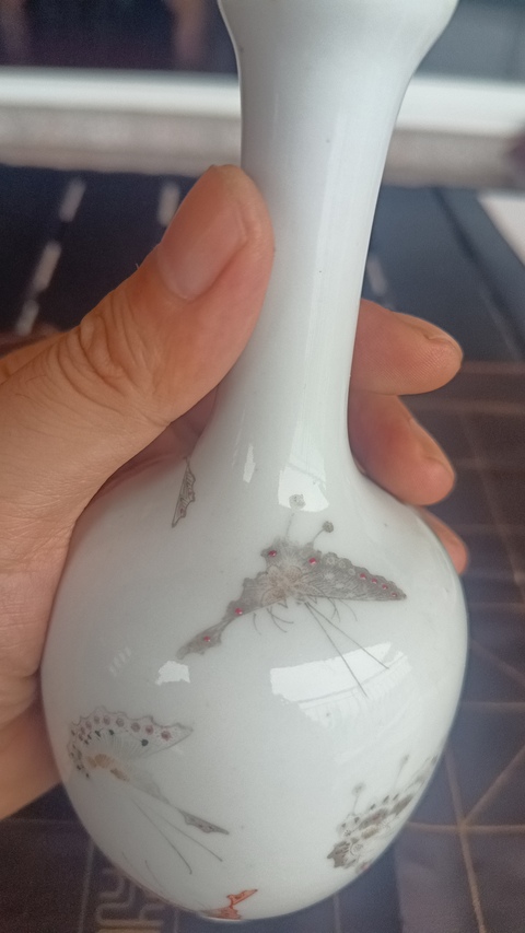 古玩陶瓷蝶紋蒜頭瓶真品鑒賞圖