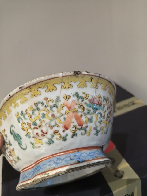 古玩陶瓷暗八仙粉彩海棠型貢盤真品鑒賞圖