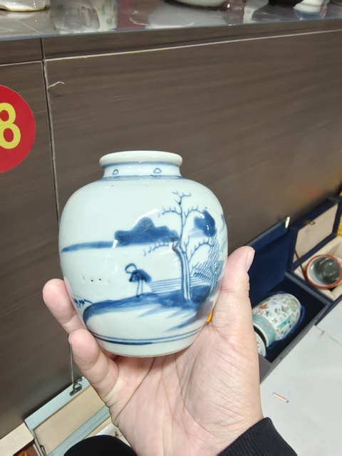 古玩陶瓷山水紋青花罐真品鑒賞圖