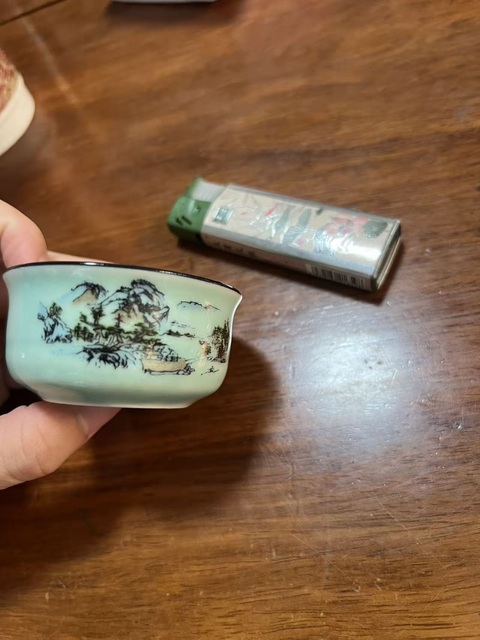 古玩陶瓷冬青釉彩繪山水人物杯真品鑒賞圖