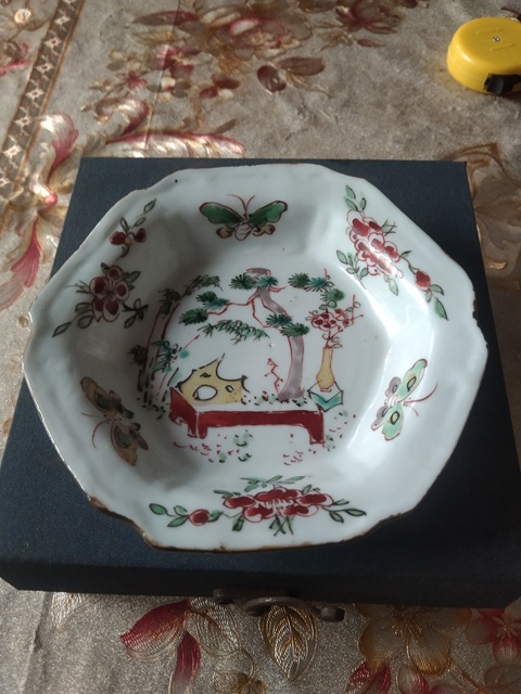 古玩陶瓷花蝶紋青花五彩盤真品鑒賞圖