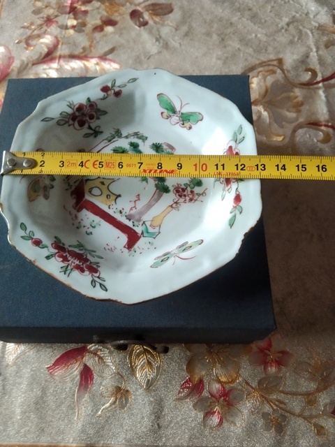 古玩陶瓷花蝶紋青花五彩盤真品鑒賞圖