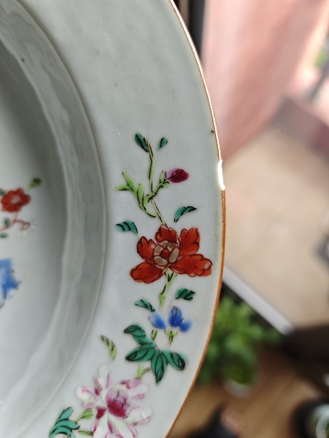 古玩陶瓷乾隆粉彩盤真品鑒賞圖