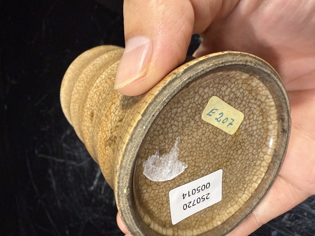 古玩陶瓷哥釉竹節筆筒真品鑒賞圖