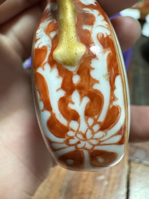 古玩陶瓷琺瑯彩人物紋抱月瓶真品鑒賞圖