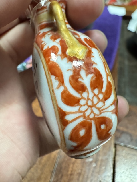 古玩陶瓷琺瑯彩人物紋抱月瓶真品鑒賞圖