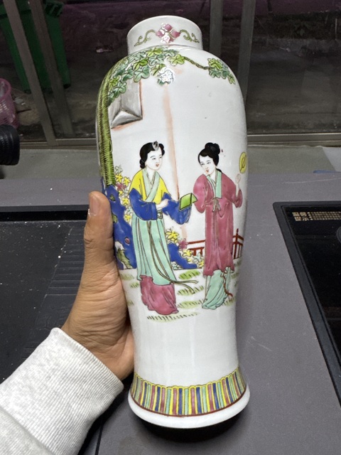 古玩陶瓷仕女紋粉彩雞腿蓋瓶拍賣，當(dāng)前價(jià)格1000元