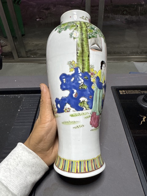 古玩陶瓷仕女紋粉彩雞腿蓋瓶拍賣，當(dāng)前價(jià)格1000元