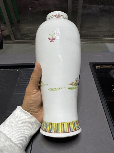 古玩陶瓷仕女紋粉彩雞腿蓋瓶拍賣，當(dāng)前價(jià)格1000元