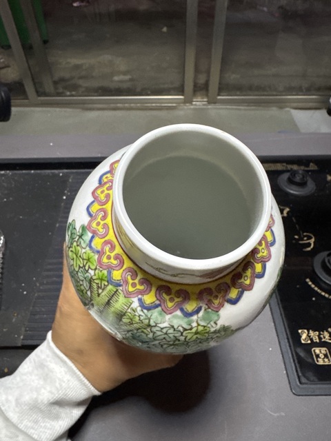 古玩陶瓷仕女紋粉彩雞腿蓋瓶拍賣，當(dāng)前價(jià)格1000元