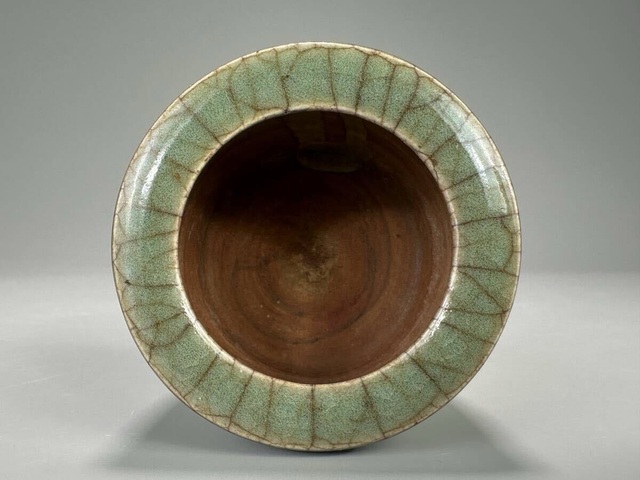 古玩陶瓷青釉三足筒式香爐真品鑒賞圖