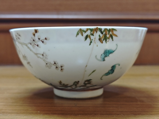 古玩陶瓷花鳥(niǎo)紋粉彩碗真品鑒賞圖