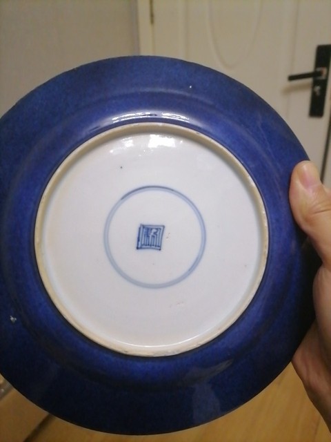 古玩陶瓷清康熙 灑藍釉描金博古紋折沿盤真品鑒賞圖