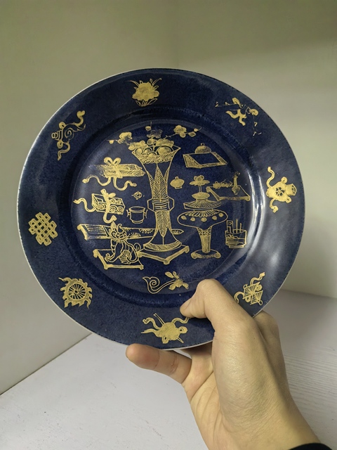古玩陶瓷清康熙 灑藍釉描金博古紋折沿盤真品鑒賞圖