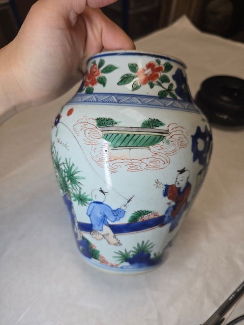 古玩陶瓷青花五彩仕女嬰戲圖蓋罐真品鑒賞圖