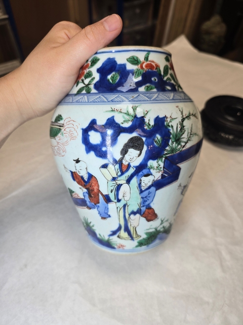 古玩陶瓷青花五彩仕女嬰戲圖蓋罐真品鑒賞圖