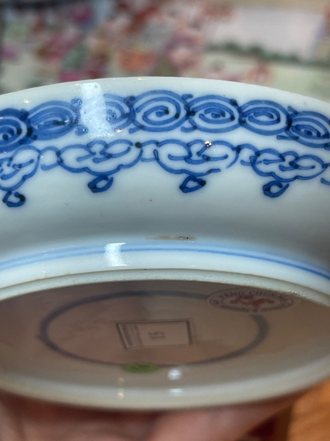 古玩陶瓷青花留白執(zhí)蓮?fù)由w盒真品鑒賞圖