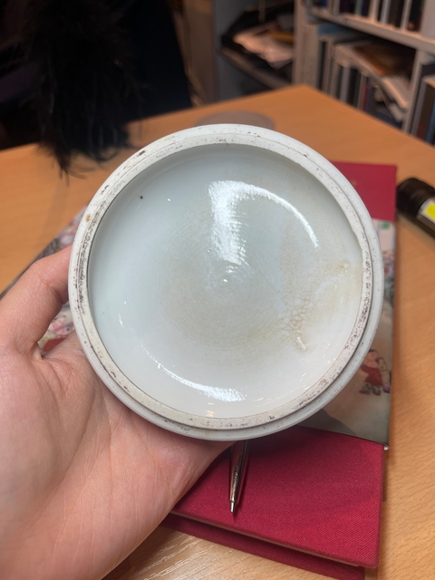 古玩陶瓷青花留白執(zhí)蓮?fù)由w盒真品鑒賞圖