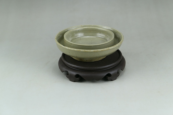 古玩陶瓷明代.龍泉窯青瓷托盤拍賣，當前價格1200元