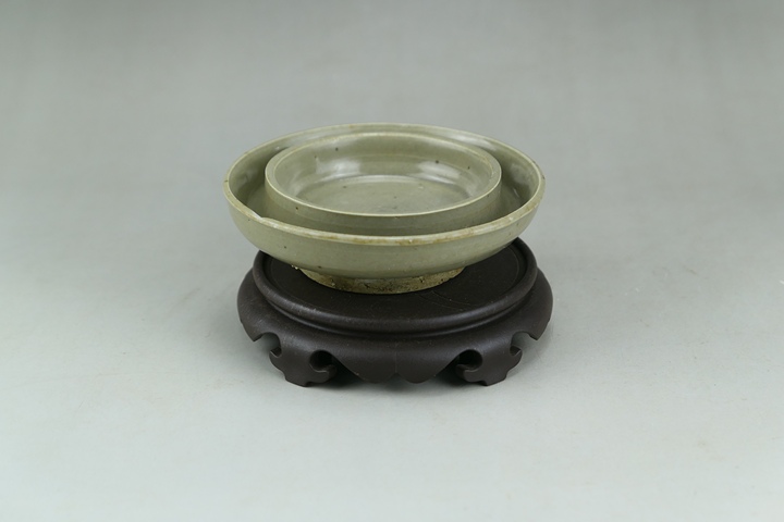 古玩陶瓷明代.龍泉窯青瓷托盤拍賣，當前價格1200元