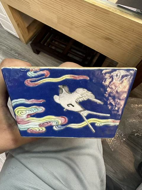 古玩陶瓷藍地粉彩花鳥紋四方杯真品鑒賞圖