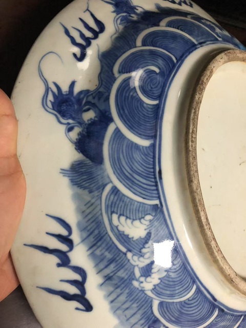 古玩陶瓷青花海水龍紋花盆托真品鑒賞圖