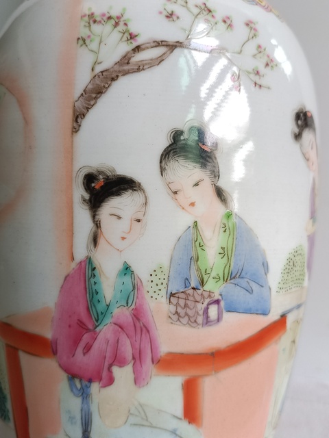 古玩陶瓷粉彩仕女人物紋瓶真品鑒賞圖