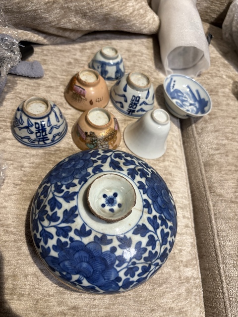 古玩陶瓷青花花卉紋蓋盒真品鑒賞圖