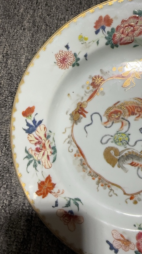 古玩陶瓷礬紅描金獅紋盤真品鑒賞圖