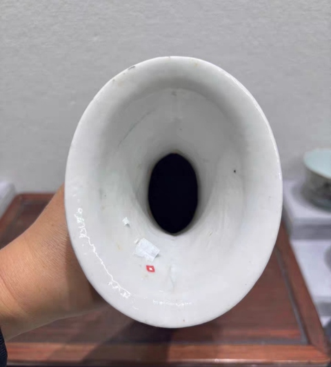 古玩陶瓷粉彩人物故事紋撇口瓶真品鑒賞圖