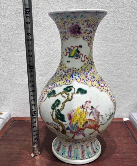 古玩陶瓷粉彩人物故事紋撇口瓶真品鑒賞圖