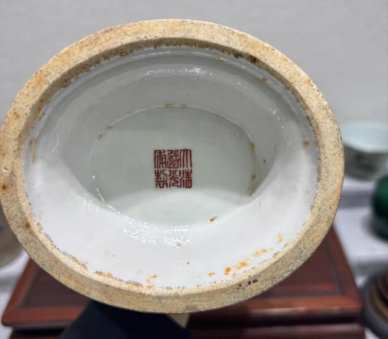 古玩陶瓷粉彩人物故事紋撇口瓶真品鑒賞圖