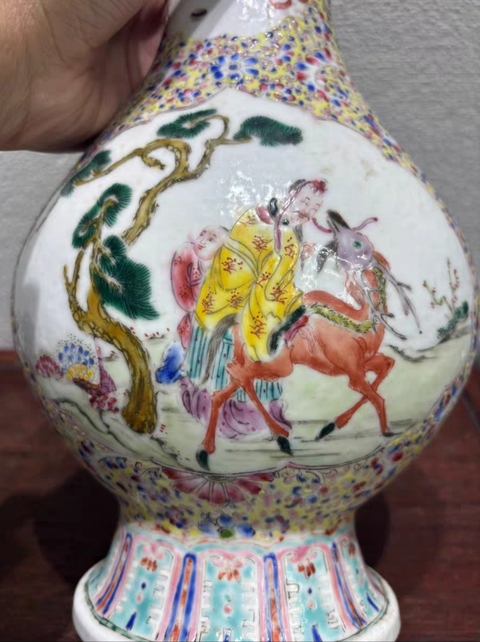 古玩陶瓷粉彩人物故事紋撇口瓶真品鑒賞圖