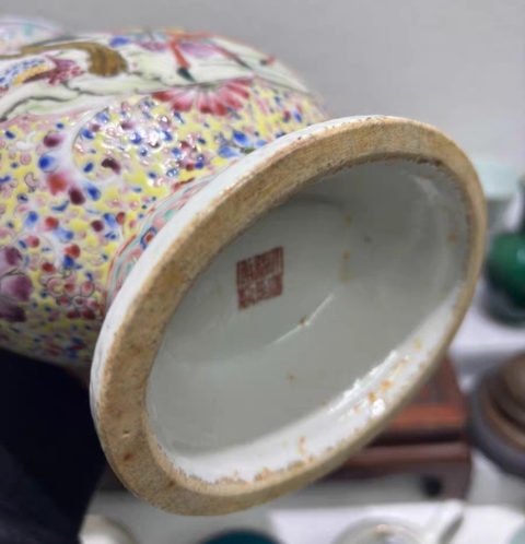 古玩陶瓷粉彩人物故事紋撇口瓶真品鑒賞圖