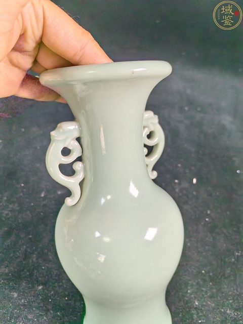 古玩陶瓷民國青釉螭龍耳洗口瓶真品鑒賞圖