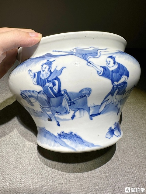 古玩陶瓷空城計(jì)人物青花馬蹄尊真品鑒賞圖
