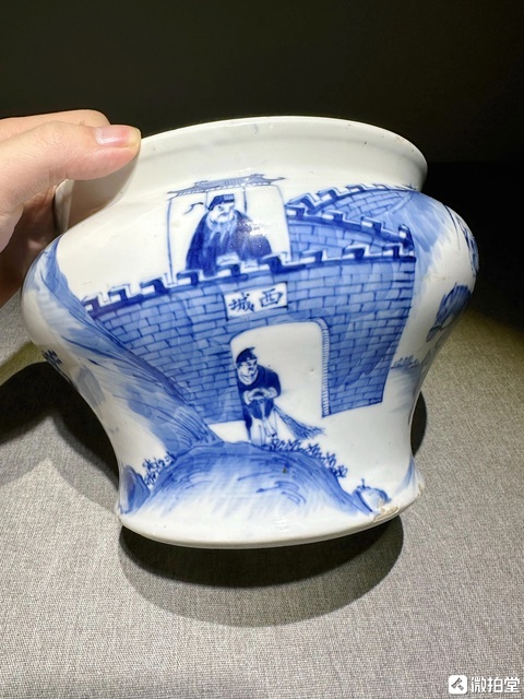 古玩陶瓷空城計(jì)人物青花馬蹄尊真品鑒賞圖